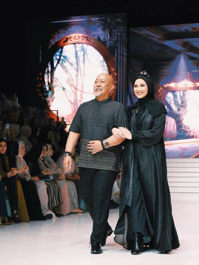 Potret Indro Warkop Jadi Model Catwalk