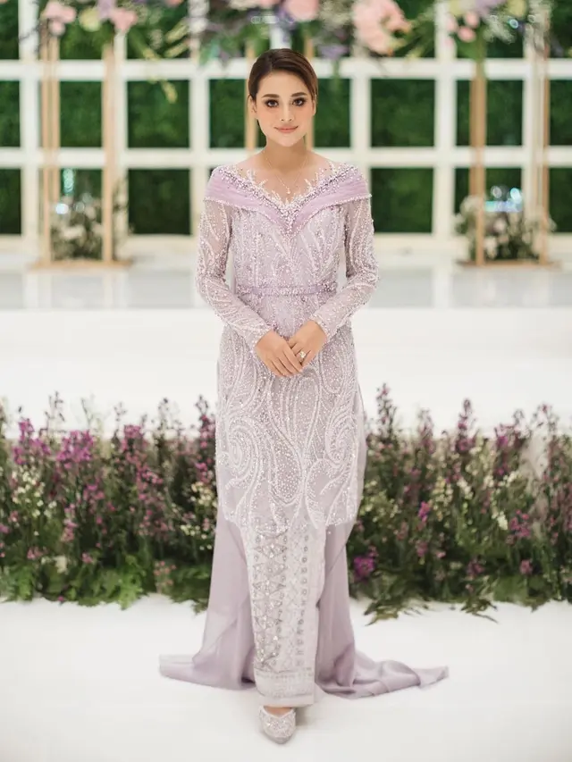 8 Potret Detail Penampilan Aurel Hermansyah dari Lamaran Hingga Henna Night, Menawan