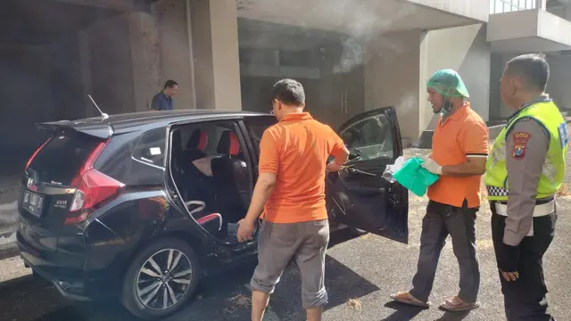 Mobil tempat mahasiswi Unair ditemukan dalam kondisi tewas. (Istimewa)