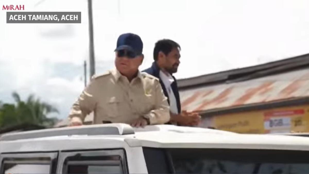 Momen Prabowo dan Mualem Satu Mobil, Lambaian Tangan Disambut Sorakan Warga