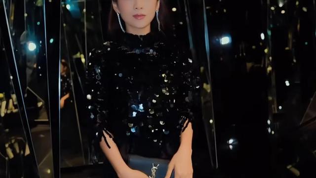 Pesona Dinda Kirana dalam balutan gaun elegan. (credit:instagram.com/dindakirana.s)