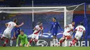 Pemain Southampton Che Adams (kedua kanan) melakukan selebrasi usai mencetak gol ke gawang Chelsea pada pertandingan Liga Premier Inggris di Stamford Bridge, London, Inggris, Sabtu (17/10/2020). Pertandingan berakhir dengan skor 3-3. (Mike Hewitt/Pool via AP)
