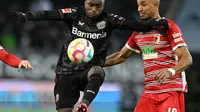 Penyerang sayap Bayer Leverkusen Moussa Diaby (kiri). (Christof STACHE / AFP)
