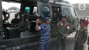 Panglima Komando Operasi Udara Nasional (Pangkoopsudnas) TNI AU Marsekal Madya (Marsdya) Tedi Rizalihadi juga meninjau untuk memastikan kesiapan pasukan dan pesawat-pesawat TNI AU. (Liputan6.com/Herman Zakharia)