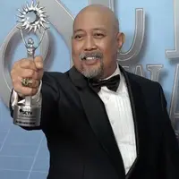 Indro Warkop meraih penghargaan Lifetime Achievement SCTV Award 2016. Bagaimana tanggapan Deddy Mizwar dengan pencapaian Indro?