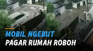 Sebuah mobil melintas kencang saat jalanan digenangi air akibat banjir. Kejadian itu terjadi di Mampang Prapatan, Jakarta Selatan.