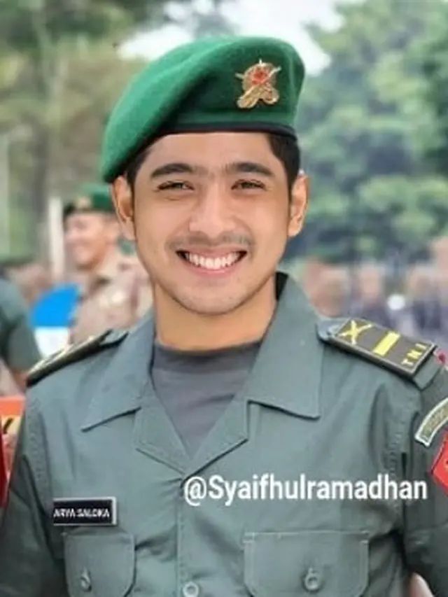 6 Editan Foto Arya Saloka Ini Nyelenehnya Bikin Ketawa Geli