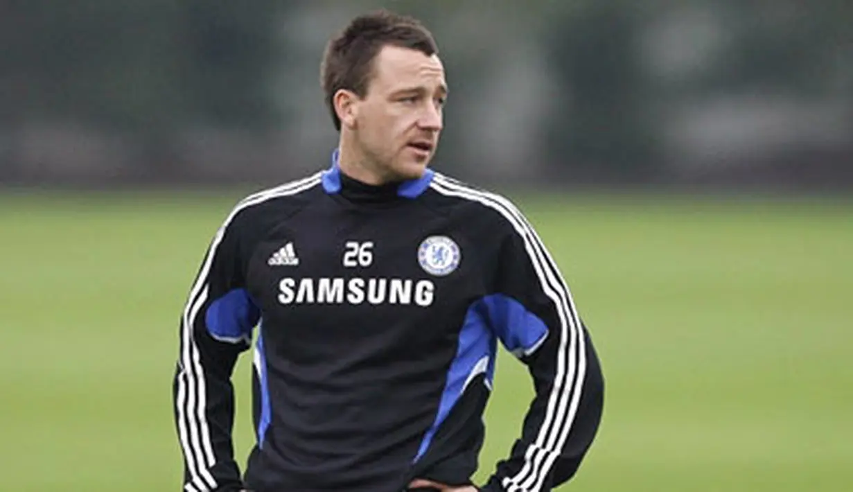Bek Chelsea, John Terry menjalani latihan di pusat latihan Chelsea di Cobham pada 17 April 2009 jelang menghadapi Arsenal di semifinal Piala FA di Wembley. AFP PHOTO/Glyn Kirk
