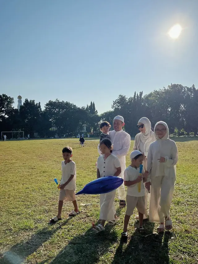 Zaskia Adya Mecca dan keluarga
