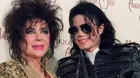 Sebuah fakta mengejutkan terungkap, Michael Jackson dikabarkan memiliki hubungan khusus dengan Elizabeth Taylor. Benarkah itu?