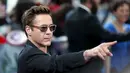 Aktor Robert Downey Jr. p berpose saat menghadiri premiere film "Avengers: Age of Ultron" di Westfield shopping centre, Shepherds Bush, London, Selasa (21/4/2015). (REUTERS/Stefan Wermuth)