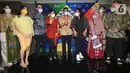 Menteri Pariwisata dan Ekonomi Kreatif Sandiaga Salahuddin Uno (tengah) berbincang dengan Youtuber & influencer, serta para milenial di sela-sela peluncuran Apresiasi Kreasi Indonesia 2021 di Kemenparekraf, Jakarta, Jumat (28/5/2021).  (Liputan6.com/HO/Kemenparekraf)