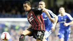 Manchester City's Brazilian player Robinho controls the ball during their Premier League football match against Chelsea at Stamford Bridge in London, England on March 15, 2009. AFP PHOTO/IAN KINGTON