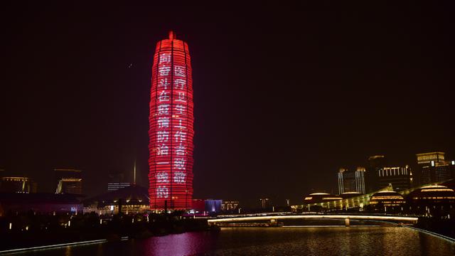 Pertunjukan Cahaya untuk Pejuang Melawan COVID-19 di China