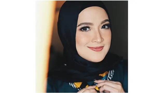 Potret Terbaru Andhara Early Berhijab (sumber: instagram/@andharaearly)