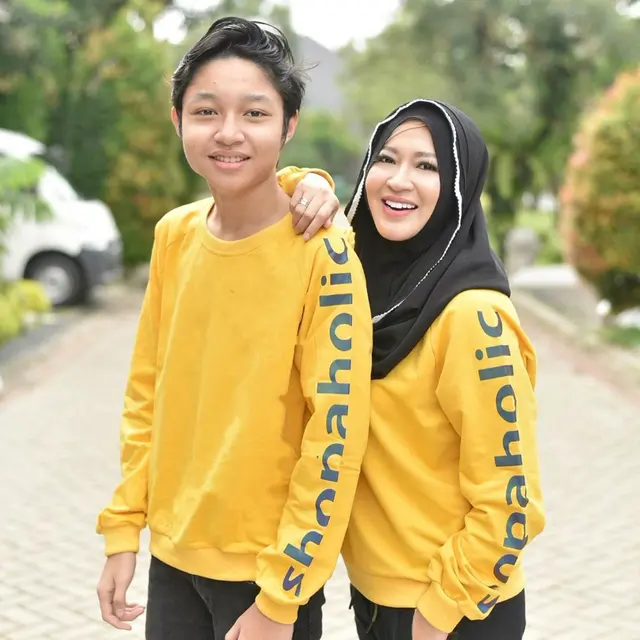 6 Potret Kebersamaan Kiesha Alvaro dan Ibunda, Bak Kakak Adik