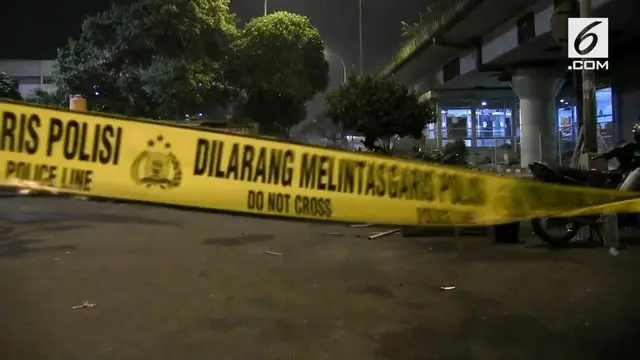 Polisi lakukan sterilisasi dilokasi ledakan terminal Kampung Melayu Jakarta Timur, Kamis (25/5/2017)