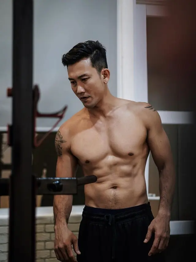 Tampak Lebih Muda Ini 6 Potret Denny Sumargo Usai Cukur Kumis dan Jenggot
