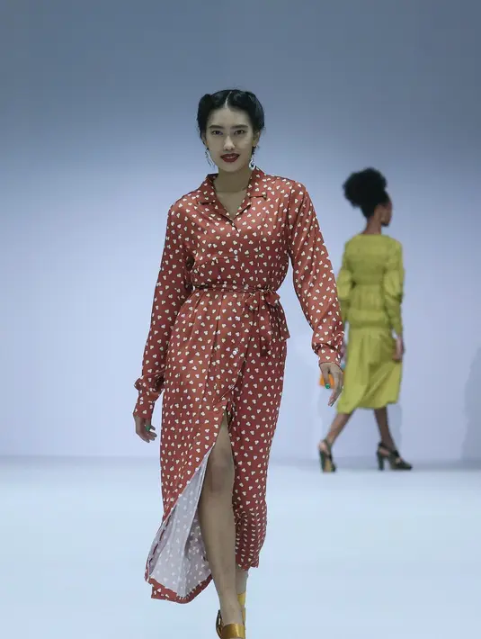 Jakarta Fashion Week 2022 resmi digelar hari Kamis (25/11/2021) dalam format virtual. Tahun ini JFW 2022 kembali bermitra dengan Lazada Indonesia mengusung tema Energy in Motion. (JFW)
