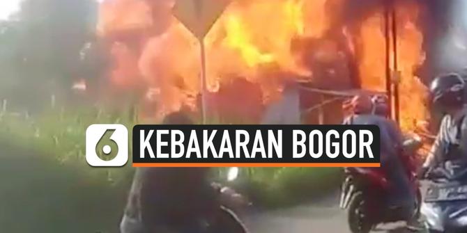 VIDEO: Kebakaran Pompa Bensin Mini Menyambar Rumah dan Motor