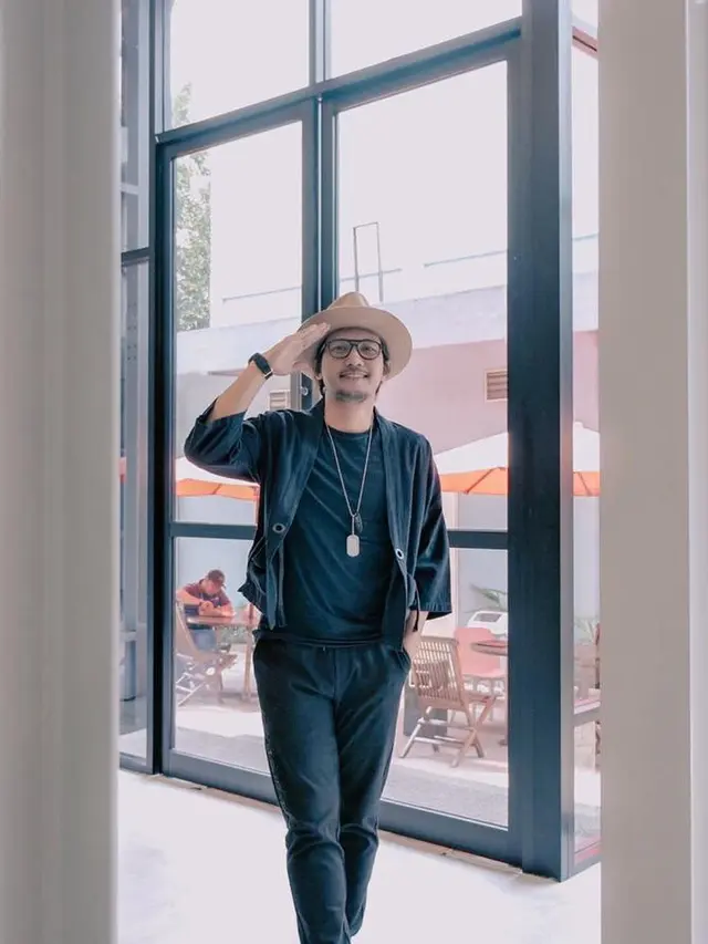 Potret 7 Artis Pria Usia 40-an Ini Tetap Terlihat Awet Muda, Makin Menawan