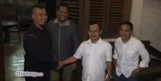 Masuk dalam bursa calon Gubernur atau Wakil Gubernur DKI Jakarta, Ahmad Dhani belum sempat berkomunikasi dengan Dewa 19.  Terlebih lagi, Dhani tetap akan mempertahankan rambut mohawknya, jika terpilih nanti.