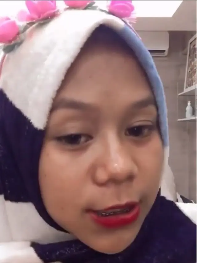 6 Potret Cimoy Montok Pakai Hijab, Bikin Pangling