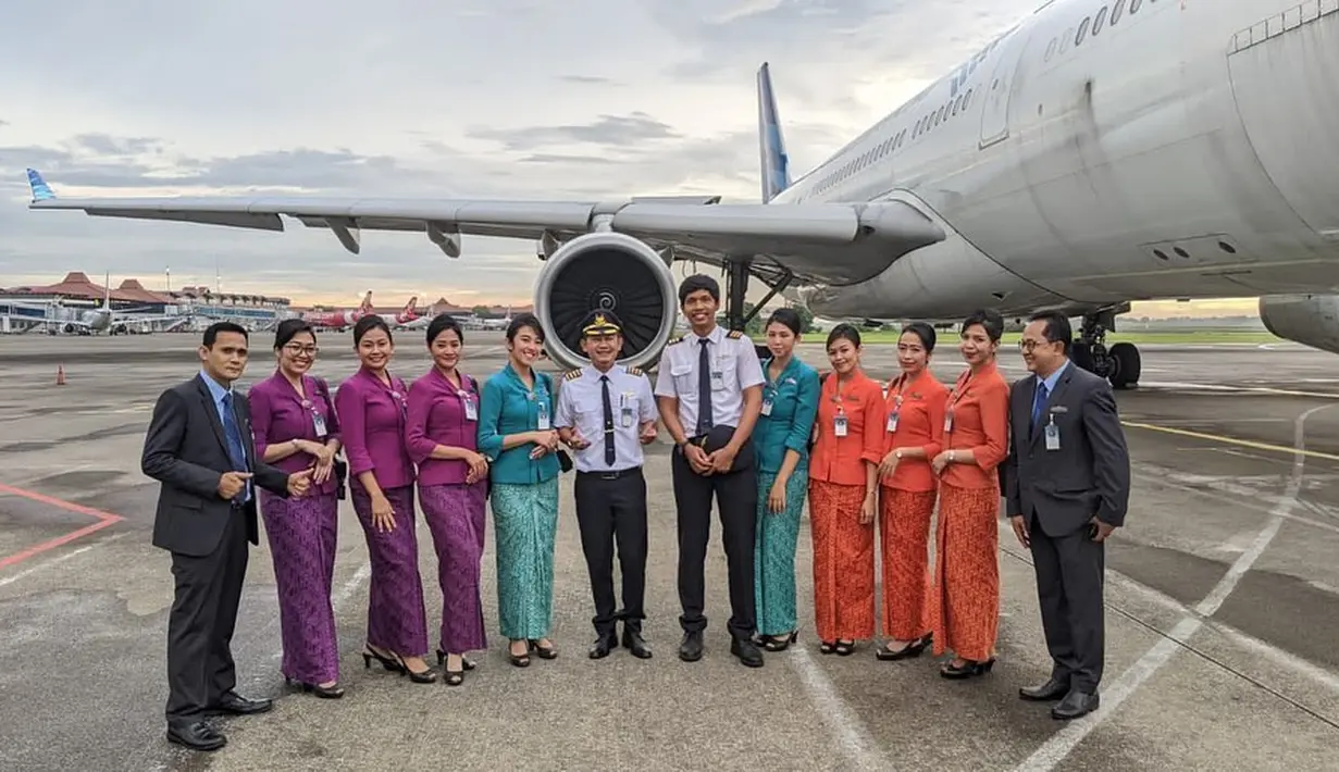 Penyanyi kelahiran Bayuwangi, Jawa Timur itu juga mengungkapkan perjalanan suami terakhir menerbangkan pesawat pelat merah atau milik pemerintah. [Instagram/fitricarlina]