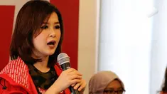 Sebuah foto syur yang diduga Ketua Umum Partai Solidaritas Indonesia (PSI) Grace Natalie beredar di facebook.