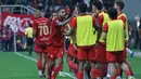 Tampil percaya diri, Persija Jakarta baru bisa membuka skor di akhir babak pertama, tepatnya di menit keempat injury time babak pertama (45+4) lewat aksi Emaxwell Souza De Lima. Tampak dalam foto, pemain Persija merayakan gol yang dicetak Maxwell Souza pada pertandingan lanjutan BRI Super League 2025/2026 melawan Dewa United Banten FC di Jakarta International Stadium (JIS), Minggu (15/3/2026) malam WIB. (Bola.com/M Iqbal Ichsan)