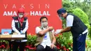 Ketua Tim Pakar Gugus Tugas Percepatan Penanganan COVID-19 Wiku Adisasmito menjalani  vaksinasi COVID-19 dosis kedua di Kompleks Istana Kepresidenan, Jakarta, Rabu (27/1/2021). (Rusman/Biro Pers Sekretariat Presiden)