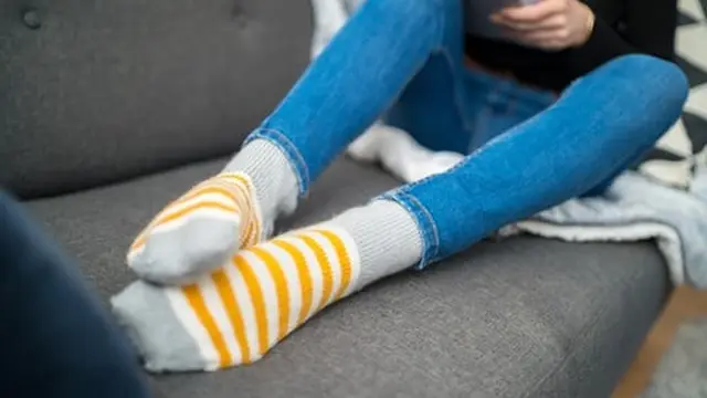 Tidur dengan kaus kaki