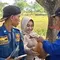 Cerita Petugas Damkar Bongkar Motor Demi Kucing