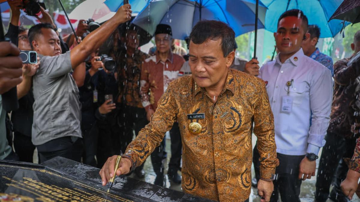 Gubernur Jateng Resmikan Taman dan Monumen RM Bambang Soeprapto di Semarang