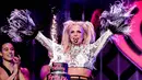 Britney Spears merayakan ulang tahun ke-35 dengan penampilan yang sangat luar biasa di Jingle Ball 2016 102.7 KIIS FM pada Jumat (2/12). Britney tampil bersama Ryan Seacrest dan Tinashe. (AFP/Bintang.com)