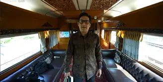 Komedian yang juga presenter Andre Taulany hadir di acara pernikahan asistennya, Tono di Indramayu. Andre menyewa satu gerbong kereta wisata yang berangkat dari Pasar Senin Jakarta. Berikut potretnya. [Youtube/TAULANY TV]