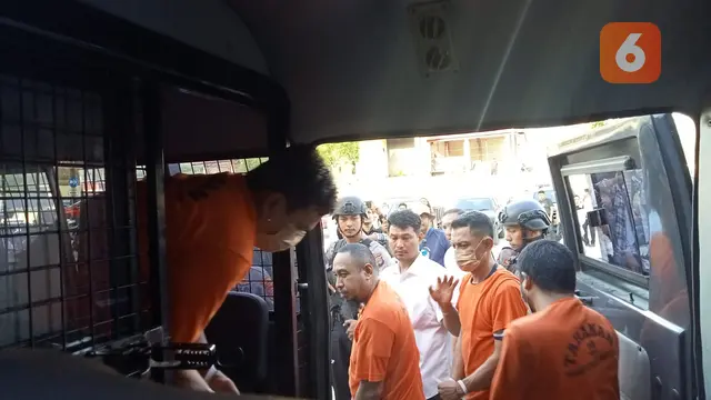 para tersangka kejahatan seksual terhadap anak di Parimo