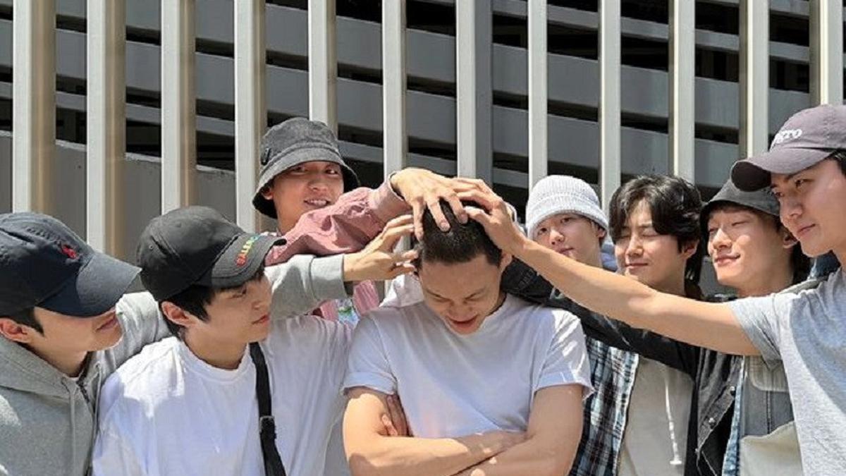 Kai Resmi Berangkat Wamil, Tradisi EXO UsapUsap Kepala Kembali Berlaku