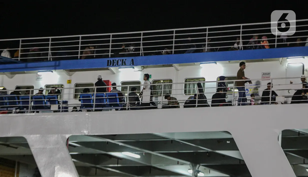 Pelabuhan Ciwandan merupakan pelabuhan khusus penyeberangan laut bagi kendaraan roda dua dan truk golongan VI B selama arus mudik Lebaran 2023 pada 15-21 April. (Liputan6.com/Faizal Fanani)