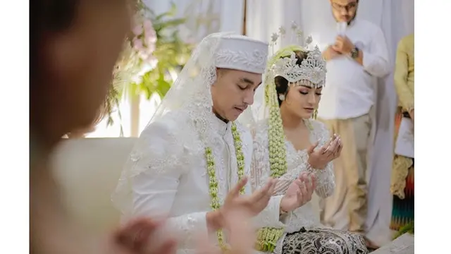 Resmi Jadi Suami Istri, Ini Fakta-fakta Pernikahan Siti Badriah dan Krisjiana