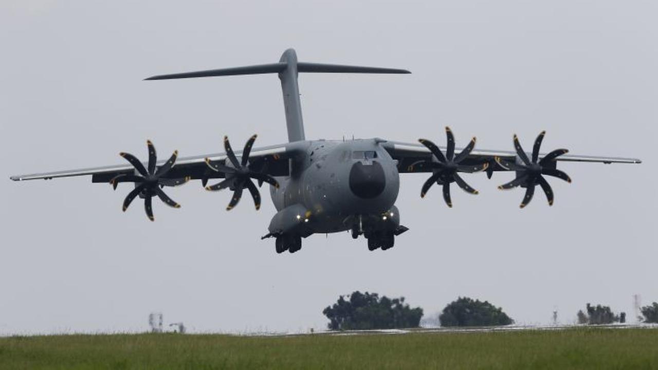 Airbus menawarkan pesawat angkut militer jumbo A400M‎ kepada TNI.