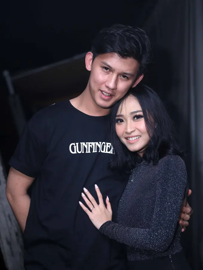 Jevin Julian dan Rinni Wulandari