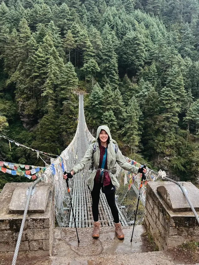 7 Potret Della Dartyan Daki Gunung Es Pertama Kali, Tempuh Perjalanan 16 Hari