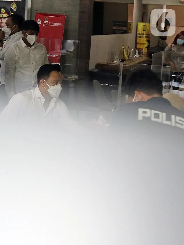 FOTO: Nobu Pemeran Pria Dalam Video Syur Gisel Penuhi Panggilan Polisi