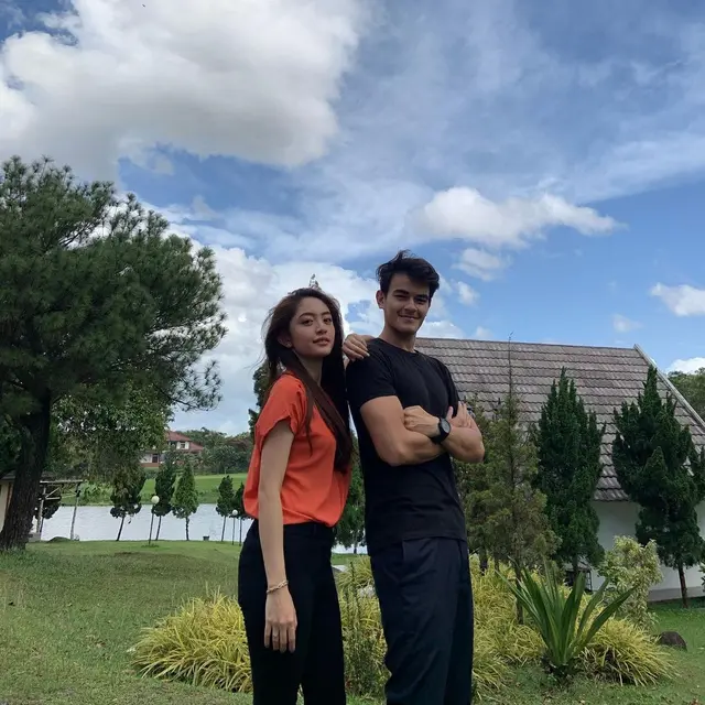 7 Potret Kebersamaan Natalie Zenn dan Sam Taylor Pemain Sinetron Dari Jendela SMP