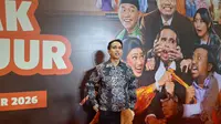 Andovi da Lopez Dapat PR Baca Buku Filsafat dari Fajar Nugros
