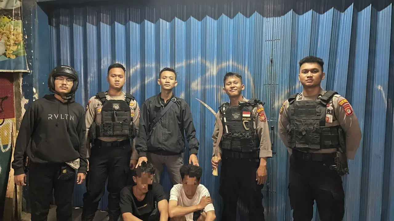 Polisi mengamankan sejumlah remaja yang diduga hendak tawuran di Jakarta Selatan.