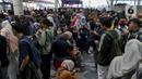 KAI Commuter menambah perjalanan pada commuter line Jabodetabek per 1 Februari 2025 sehingga waktu perjalanan semakin singkat. (Liputan6.com/Herman Zakharia)