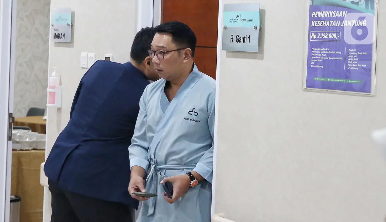 Bakal calon gubernur Jakarta, Ridwan Kamil bersiap menjalani pemeriksaan kesehatan di RSUD Tarakan, Jakarta, Sabtu (31/8/2024). (Liputan6.com/Angga Yuniar)