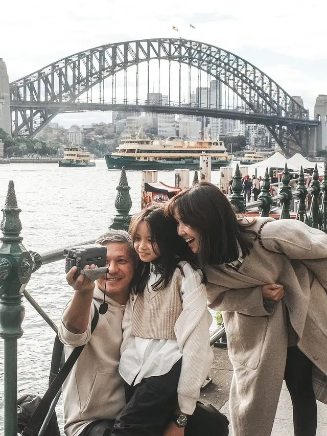 8 Potret Gading Marten dan Gisel Ajak Gempita Liburan di Australia, Tampil Kompak